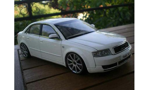 Audi A4 berline 1/18 Minichamps b6 s-line bianco jantes 19 pouces modellini auto