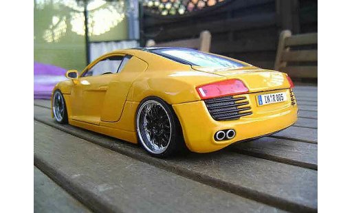 Audi R8 4.2 fsi 1/18 Maisto . giallo jantes 19 pouces neros modellini auto