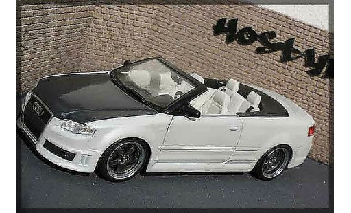 Audi RS4 cabriolet 1/18 Maisto carbon & white modellini auto