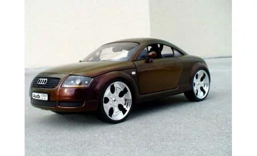 Audi TT coupe 1/18 Revell firefly peinture cameleon modellini auto