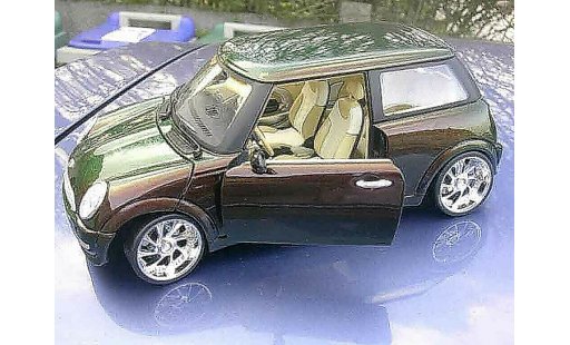 Mini One Base 1/18 Burago carat cameleon modellini auto