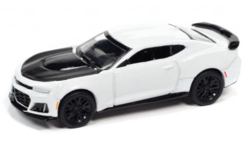 Chevrolet Camaro 1/64 Auto World ZL1 bianco/nero 2019 modellino in miniatura