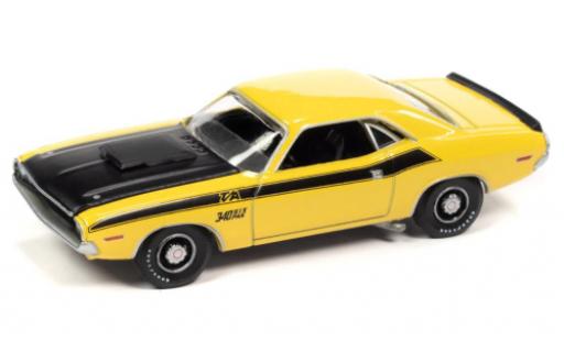 Dodge Challenger 1/64 Auto World T/A giallo/nero 1970 modellino in miniatura