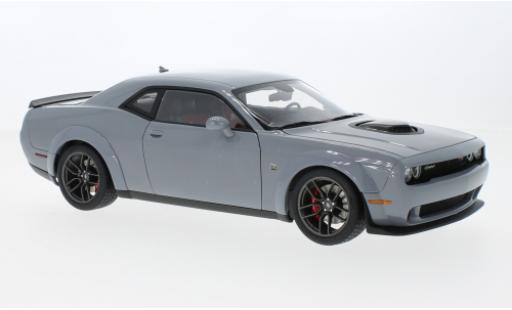 Dodge Challenger 1/18 AUTOart R/T Scat Pack Shaker Widebody grigio clair 2022 modellino in miniatura