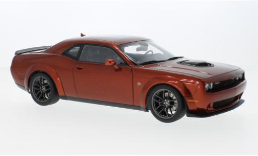 Dodge Challenger 1/18 AUTOart R/T Scat Pack Shaker Widebody metallise brun 2022 modellino in miniatura