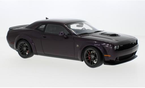Dodge Challenger 1/18 AUTOart R/T Scat Pack Shaker Widebody metallise violett 2022 modellino in miniatura
