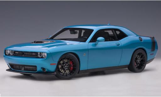 Dodge Challenger 1/18 AUTOart 392 HEMI Scat Pack Shaker metallico blu/matt-nero 2018 modellino in miniatura