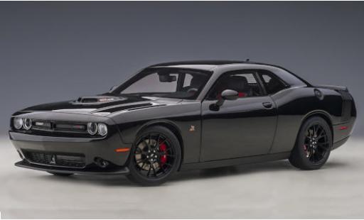 Dodge Challenger 1/18 AUTOart 392 HEMI Scat Pack Shaker nero/matt-nero 2018 modellino in miniatura