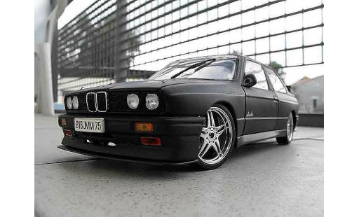 Bmw M3 coupe 1/18 Minichamps E30 nero echappement inox nos modellini auto