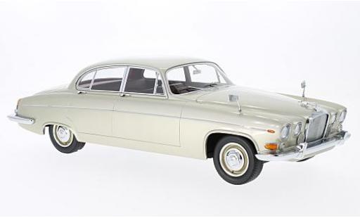 Jaguar 420 1/18 BoS Models G (Mark X) metallico beige RHD 1966 sans Vitrine modellino in miniatura