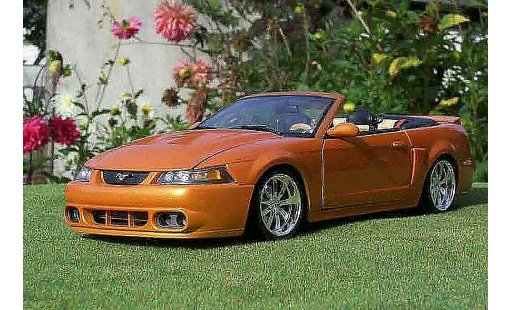 Ford Mustang 2003 1/18 Ut Models svt cabriolet orange juice modellini auto