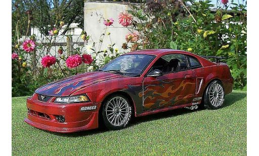 Ford Mustang 2000 1/18 Ut Models svt cobra fire snake modellini auto