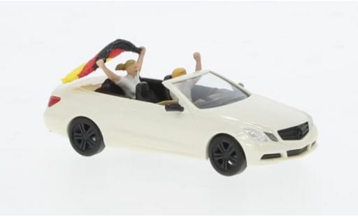 Mercedes Classe E 1/87 Busch Cabriolet Fu&szlig;ball-Fieber 2024 1:87 modellino in miniatura