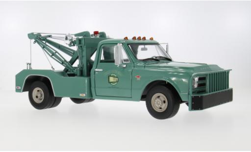 Chevrolet C-30 1/18 Greenlight Dually Wrecker gr&uuml;n 1967 Holley Speed Shop 1:18 modellino in miniatura