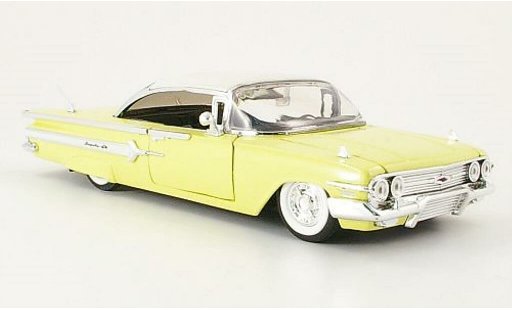 Chevrolet Impala SS 1/24 Jada Toys pastellgiallo/bianco 1960 modellini auto
