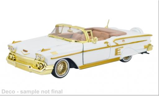 Chevrolet Impala 1/24 Motormax weiss/gold 1958 1:24 modellino in miniatura