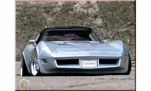 Chevrolet Corvette Coupe 1/18 Welly C3 grigio jantes alu 18 et 19 pouces 1982 modellini auto