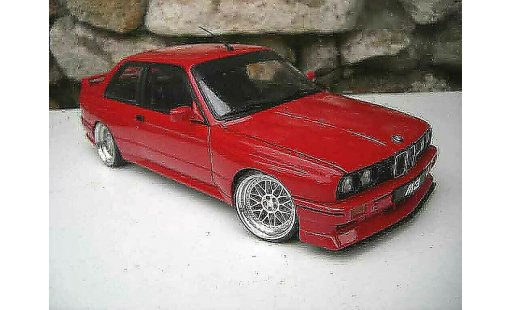 Bmw M3 coupe 1/18 Autoart jantes BBS E30 rosso pneux taille basse modellini auto
