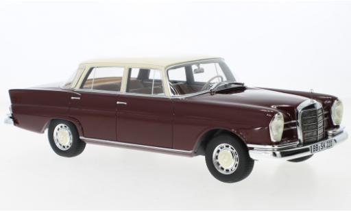 Mercedes 220 1/18 Cult Scale Models SE (W111) rosso/beige 1959 modellino in miniatura