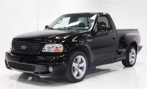 Ford F-1 1/18 DNA Collectibles 50 SVT Lightning nero 2003 modellino in miniatura