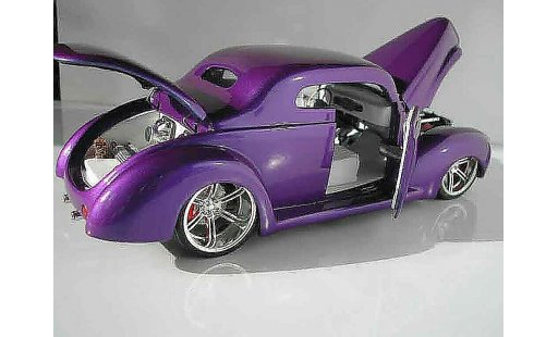 Ford 1940 Hot Rod 1/18 Universal Hobbies  modellini auto