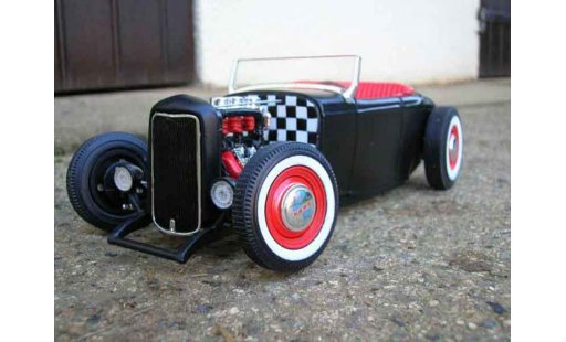Ford 1932 Hot Rod 1/18 Ertl noir rosso modellini auto