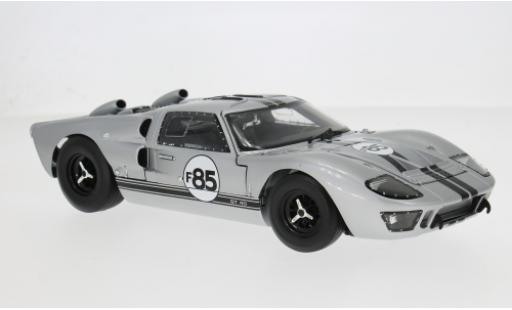 Ford GT40 1/18 Shelby Collectibles MkII silber 1966 1:18 modellino in miniatura