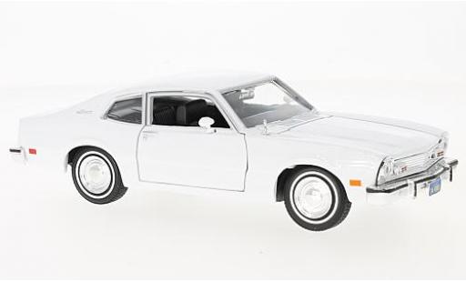 Ford Maverick 1/24 Motormax Grabb weiss 1:24 modellino in miniatura