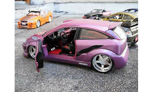 Ford Focus RS 1/18 Burago violine show car modellini auto