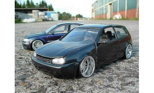 Volkswagen Golf GTI 1/18 Revell nero jantes chromees modellini auto