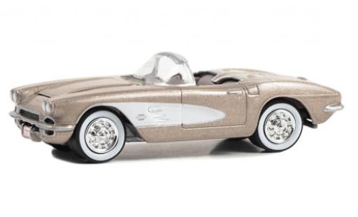 Chevrolet Corvette 1/64 Greenlight (C1) Cabriolet metallise beige 1961 1:64 modellino in miniatura