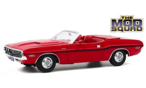 Dodge Challenger 1/18 Greenlight R/T Convertibile rosso/Dekor The Mod Squad 1970 modellino in miniatura