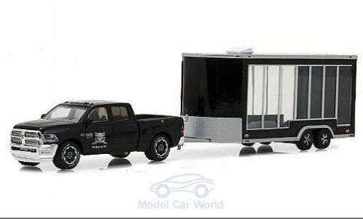 Dodge RAM 1/64 Greenlight Ram 2500 nero Graveyard Carz 2016 mit Display Anhänger modellino in miniatura