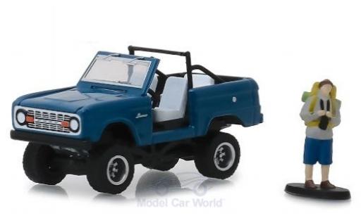 Ford Bronco 1/64 Greenlight blu 1967 mit Figur modellino in miniatura
