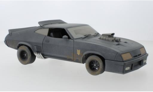 Ford Falcon 1/18 Greenlight XB RHD Mad Max - Last of the V8 Interceptors 1973 avec Verwitterungseffekt modellino in miniatura