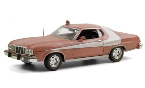 Ford Gran Torino 1/24 Greenlight rosso/bianco 1976 Starsky and Hutch (TV-s�rie 1975-79) avec Witterungsspuren modellino in miniatura