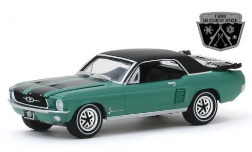Ford Mustang 1/64 Greenlight Ski Country Special metallico verde/matt-nero 1967 modellino in miniatura