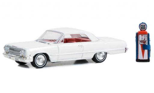 Chevrolet Bel Air 1/64 Greenlight Bel air bianco 1963 modellino in miniatura