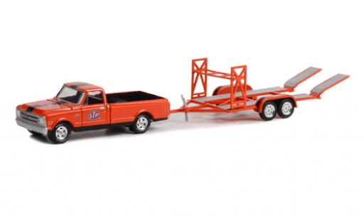 Chevrolet C-10 1/64 Greenlight Pick Up orange STP 1968 modellino in miniatura