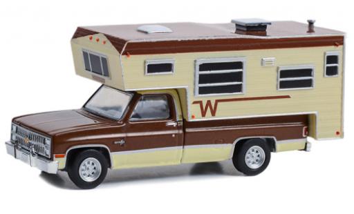 Chevrolet C-20 1/64 Greenlight Silverado metallise brun/beige 1982 modellino in miniatura