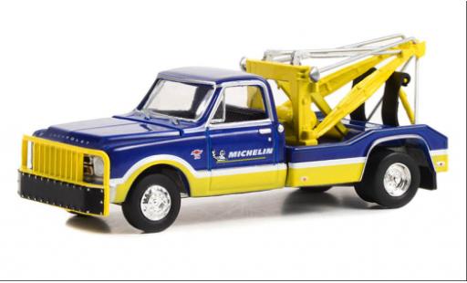 Chevrolet C-30 1/64 Greenlight Dually Wrecker Michelin 1967 modellino in miniatura