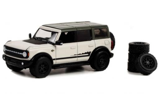 Ford Bronco 1/64 Greenlight Wildtrak bianco/nero 2021 modellino in miniatura