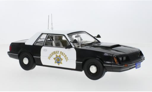 Ford Mustang 1/18 Greenlight SSP California autoroute Patrol 1982 modellino in miniatura