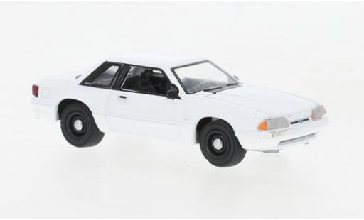 Ford Mustang 1/64 Greenlight SSP bianco 1987 modellino in miniatura
