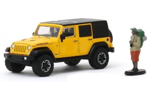 Jeep Wrangler 1/64 Greenlight Unlimited Rubicon Hard Rock giallo/nero 2015 mit Backpackerfigur modellino in miniatura