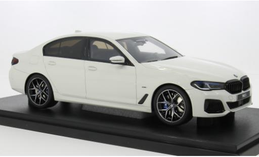 Bmw 545 1/18 GT Spirit E X Drive Saloon M Sport (G60) weiss 2023 1:18 modellino in miniatura