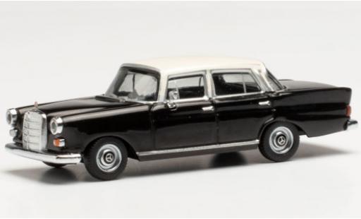 Mercedes 200 1/87 Herpa (W110) nero/bianco modellino in miniatura