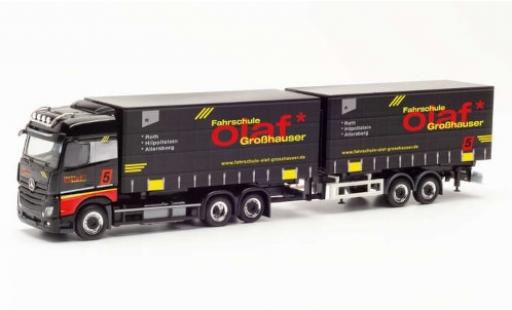 Mercedes Actros 1/87 Herpa BigSpace rosso Fahrschule Olaf Großhauser Tandem-bache de camion-camion avec remorque modellino in miniatura