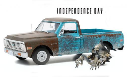 Chevrolet C-10 1/18 Highway 61 blu/grigio Independence Day 1971 avec traces d et Alien-figurine modellino in miniatura