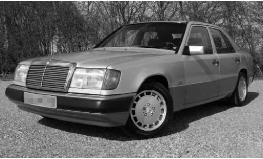 Mercedes 230 1/18 I Norev E (W124) metallise t&uuml;rkis 1:18 modellino in miniatura
